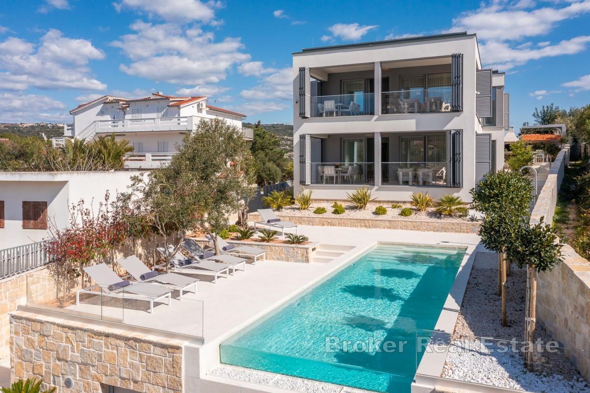 Villa di lusso con piscina in prima fila sul mare