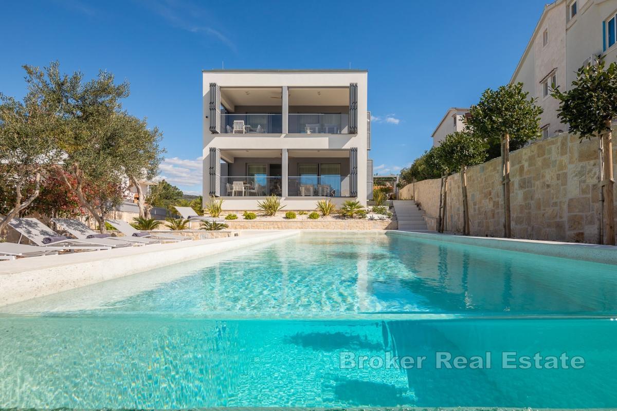 Villa di lusso con piscina in prima fila sul mare