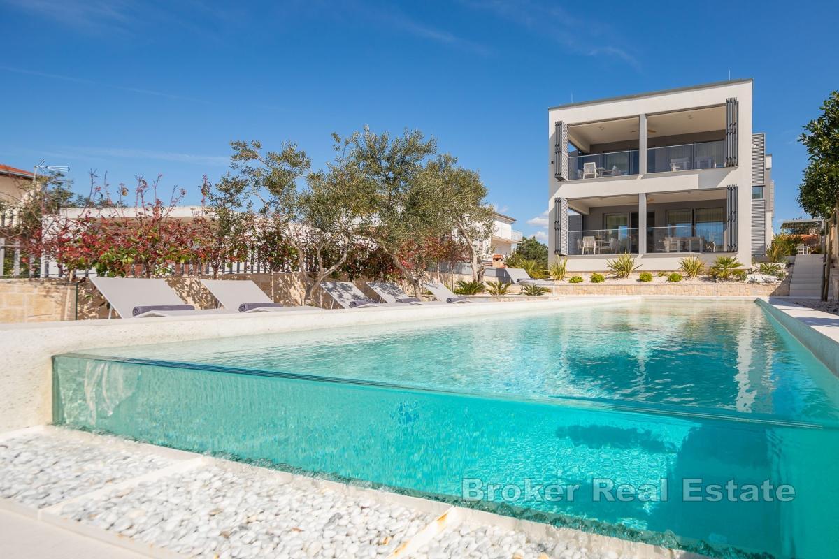 Villa di lusso con piscina in prima fila sul mare
