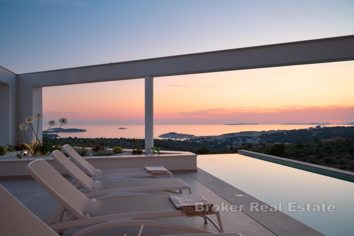 Luxusvilla mit Panoramablick auf das Meer und Infinity-Pool