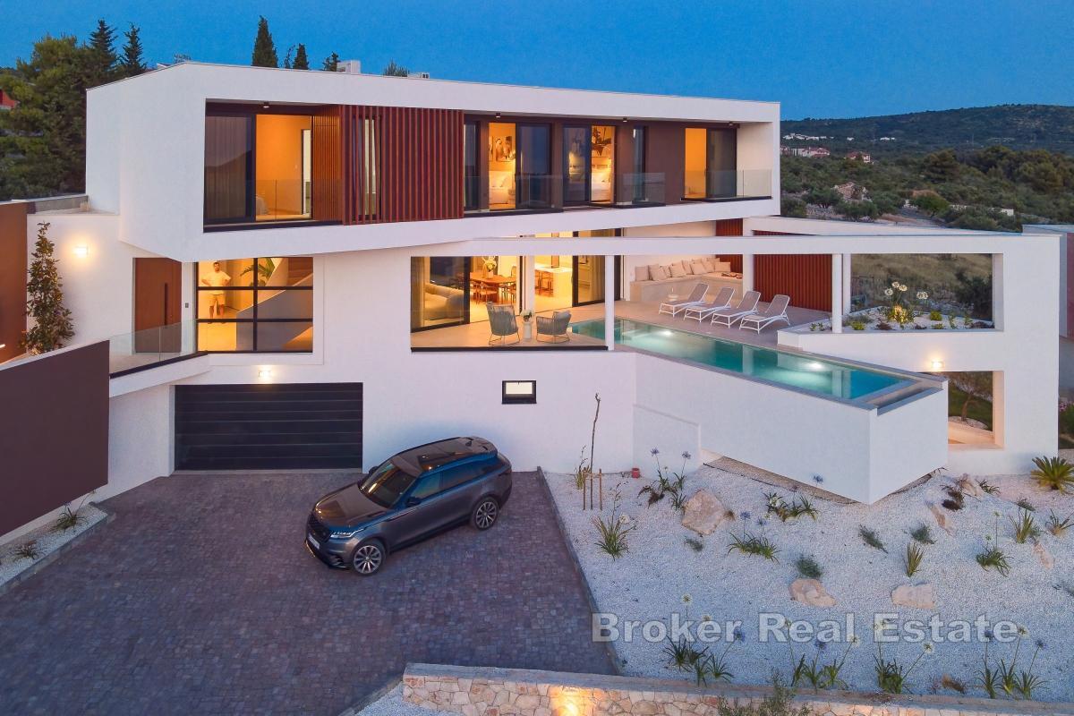 Luxusvilla mit Panoramablick auf das Meer und Infinity-Pool