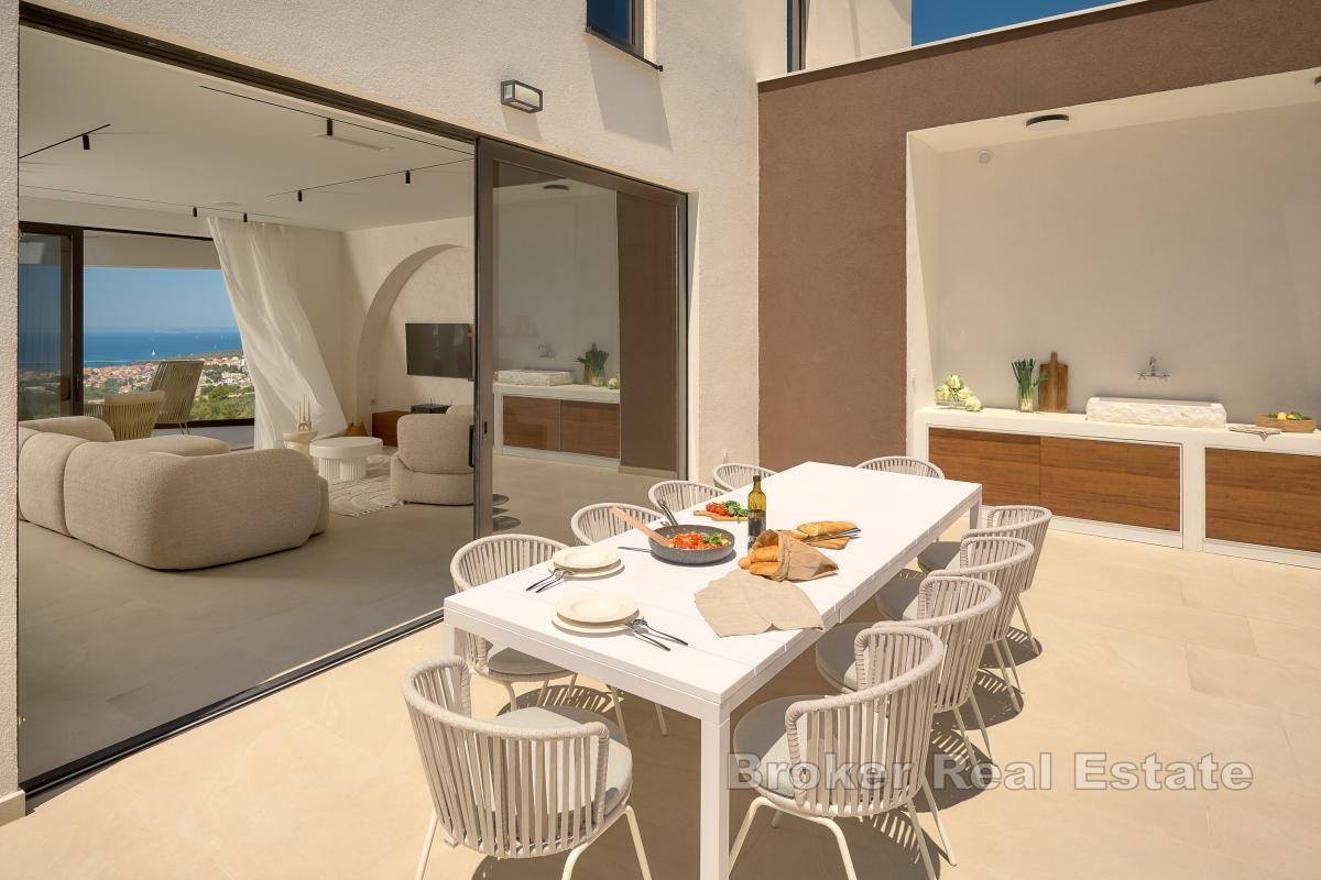 Villa di lusso con vista panoramica sul mare e piscina a sfioro