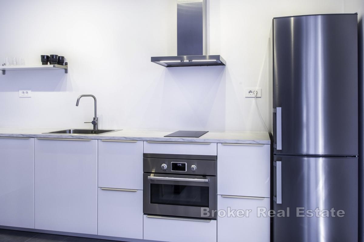 Dvosobni apartman s pogledom na more