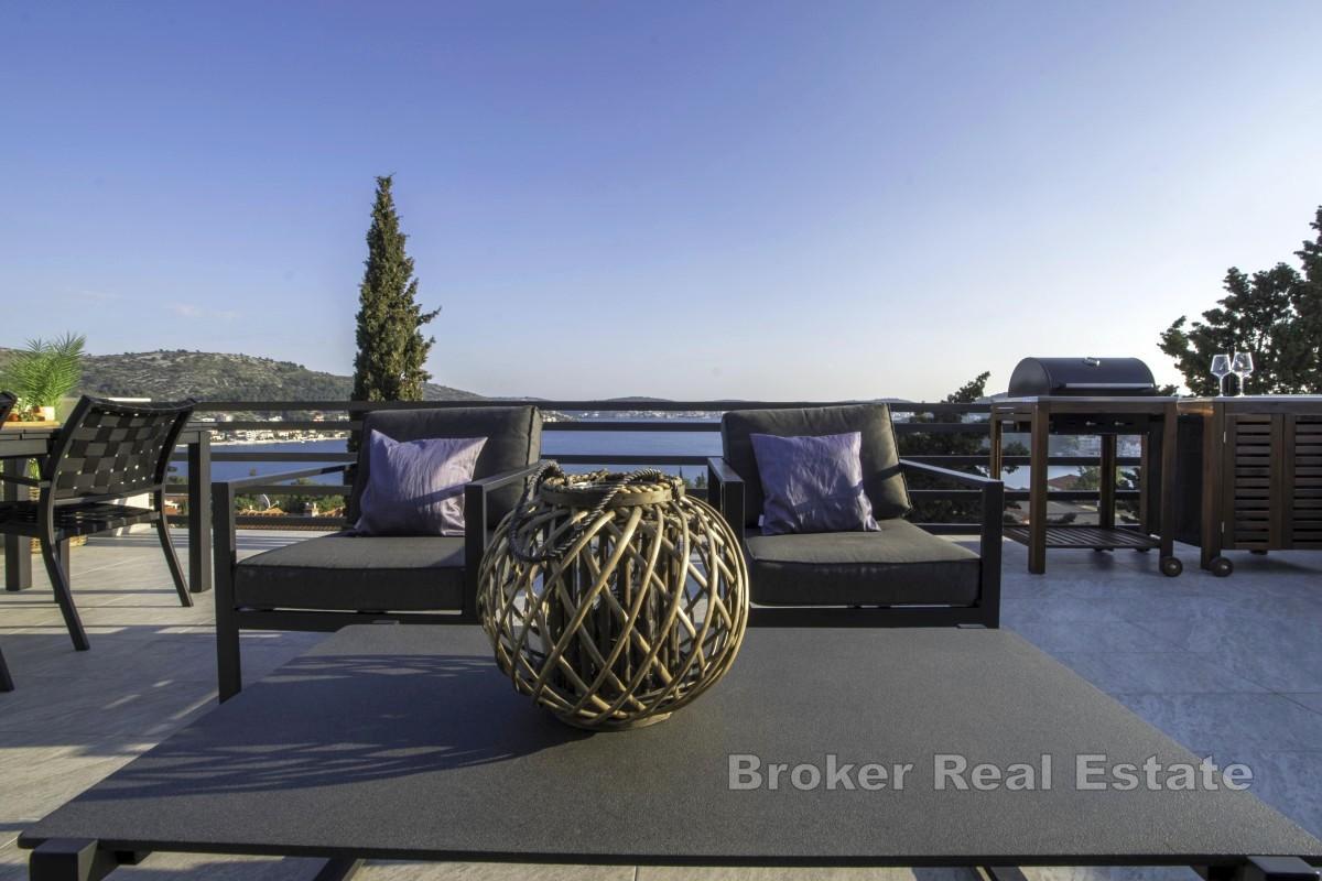 Penthouse z tarasem i widokiem na morze