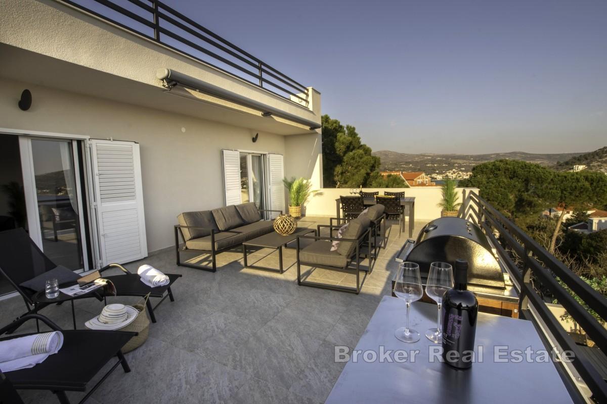 Penthouse z tarasem i widokiem na morze
