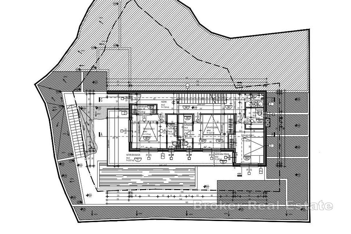 Byggtomt med projekt och panoramautsikt över havet