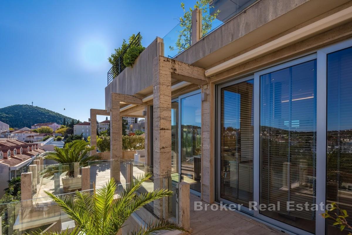 Lyxig takvåning med privat pool och takterrass