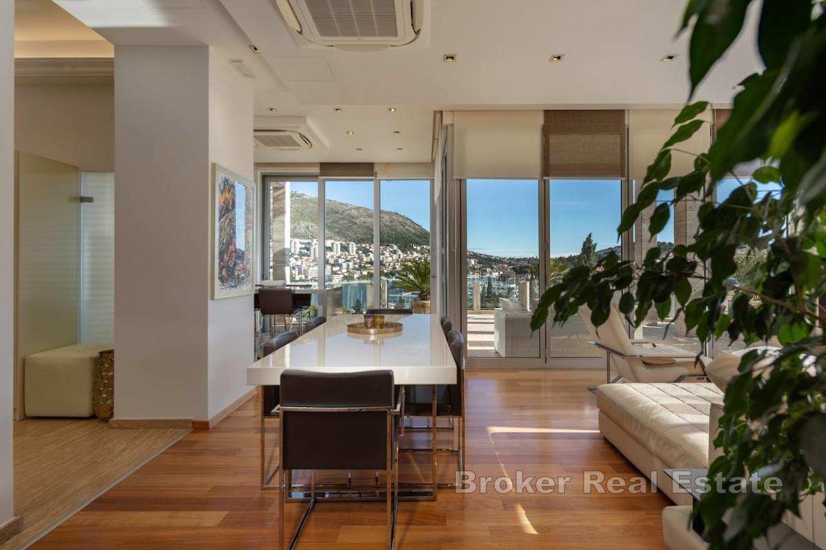 Attico di lusso con piscina privata e terrazza panoramica