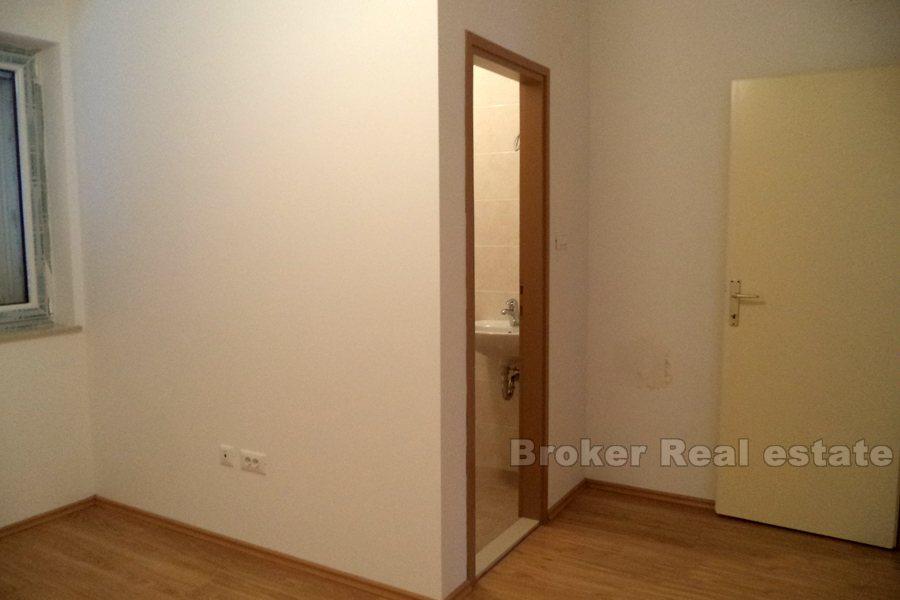 Three bedroom apartment at ground floor, near the sea