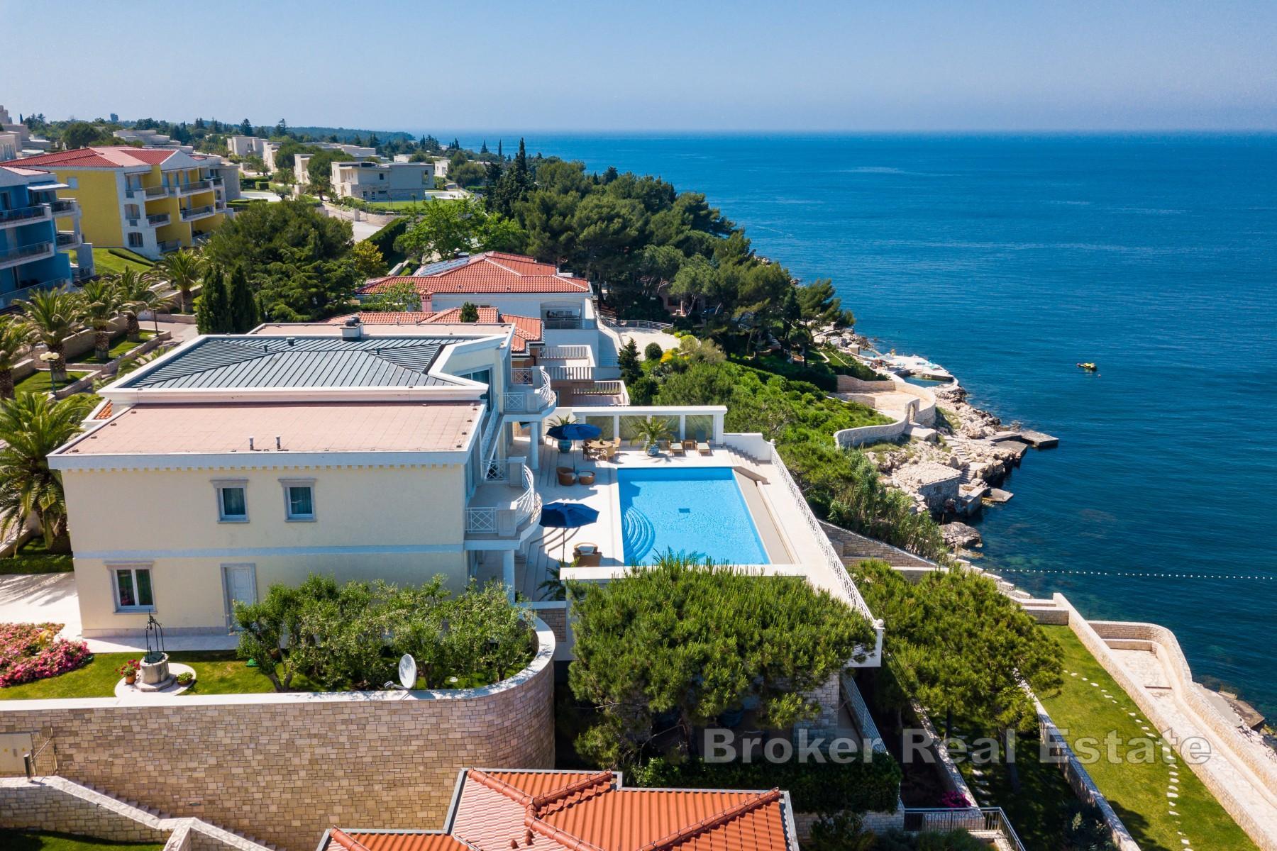 Esclusiva villa di lusso in prima fila sul mare con piscina