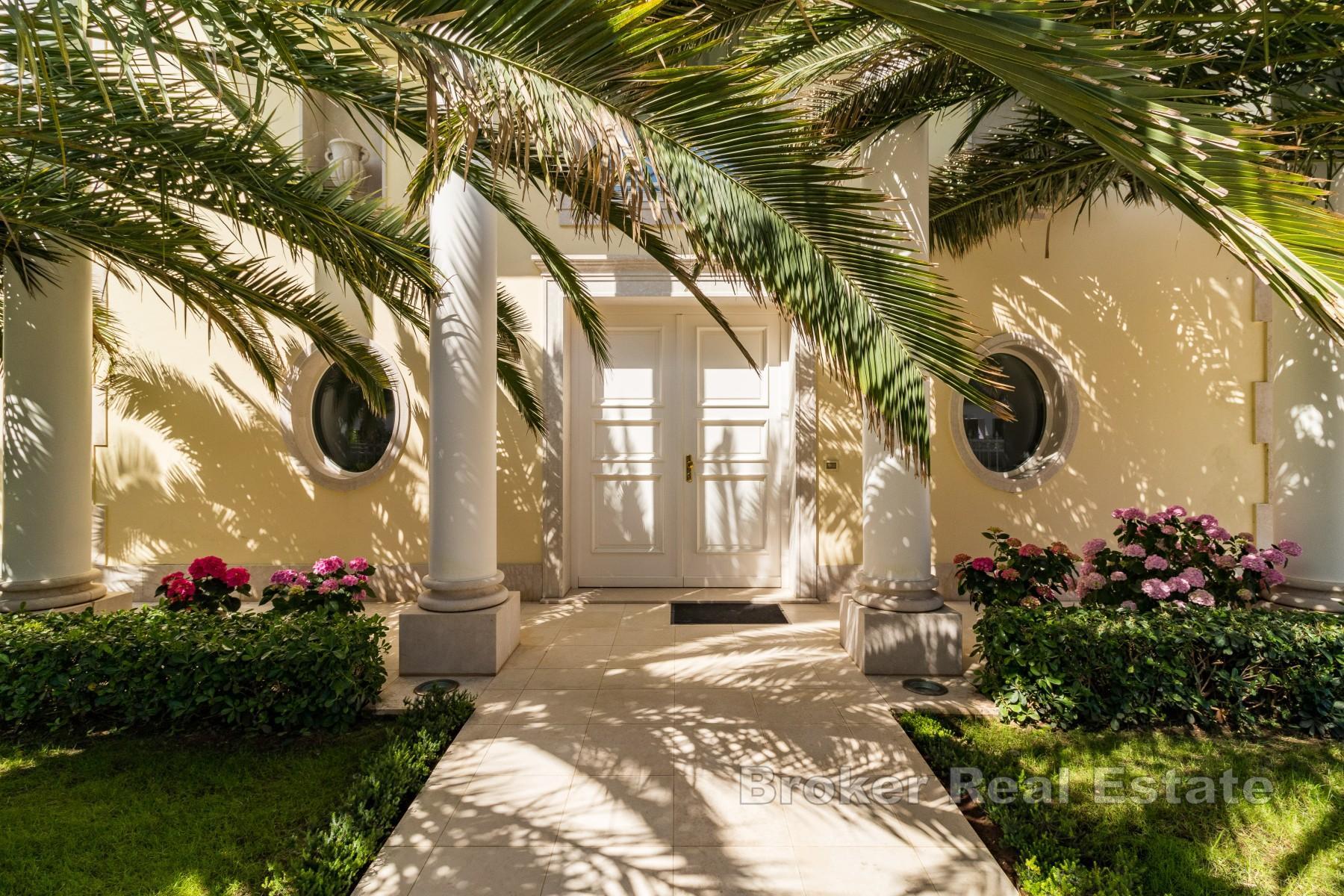 Esclusiva villa di lusso in prima fila sul mare con piscina