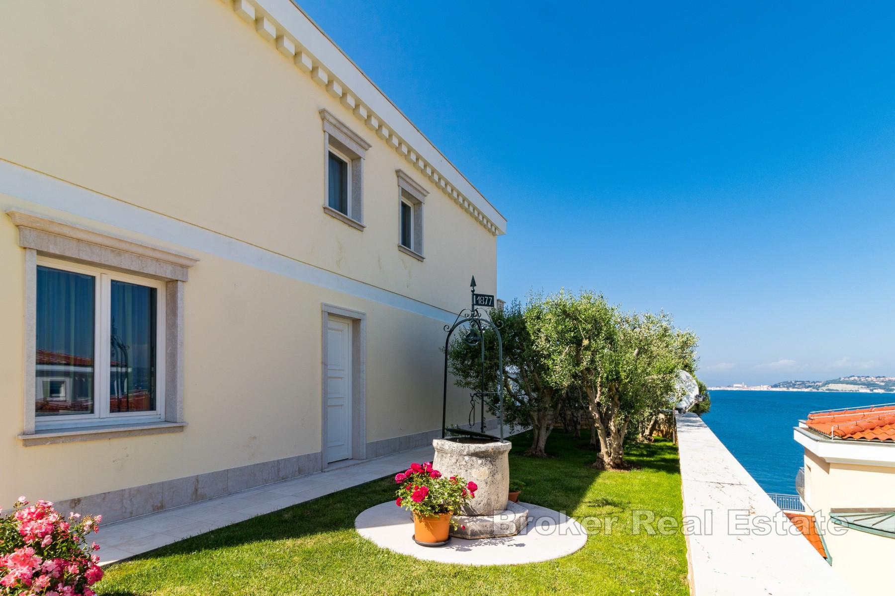 Ekskluzywna, luksusowa willa w pierwszym rzędzie od morza z basenem