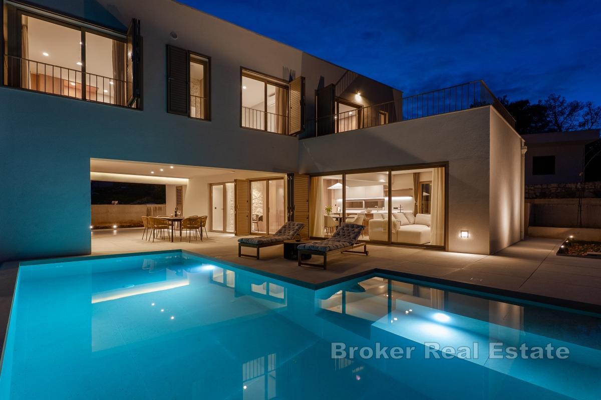 Moderna vila s pogledom na more