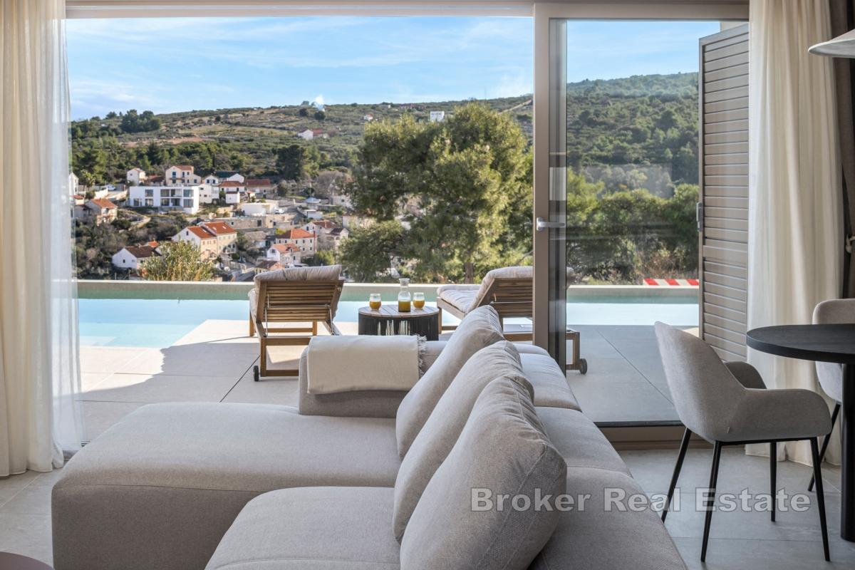 Современная вилла с видом на море