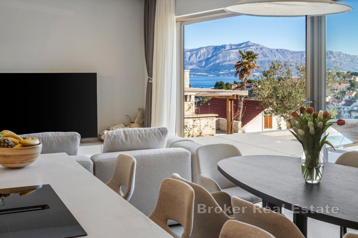 Современная вилла с видом на море