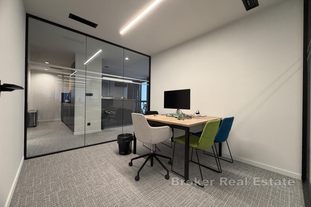 Просторное и современное офисное помещение