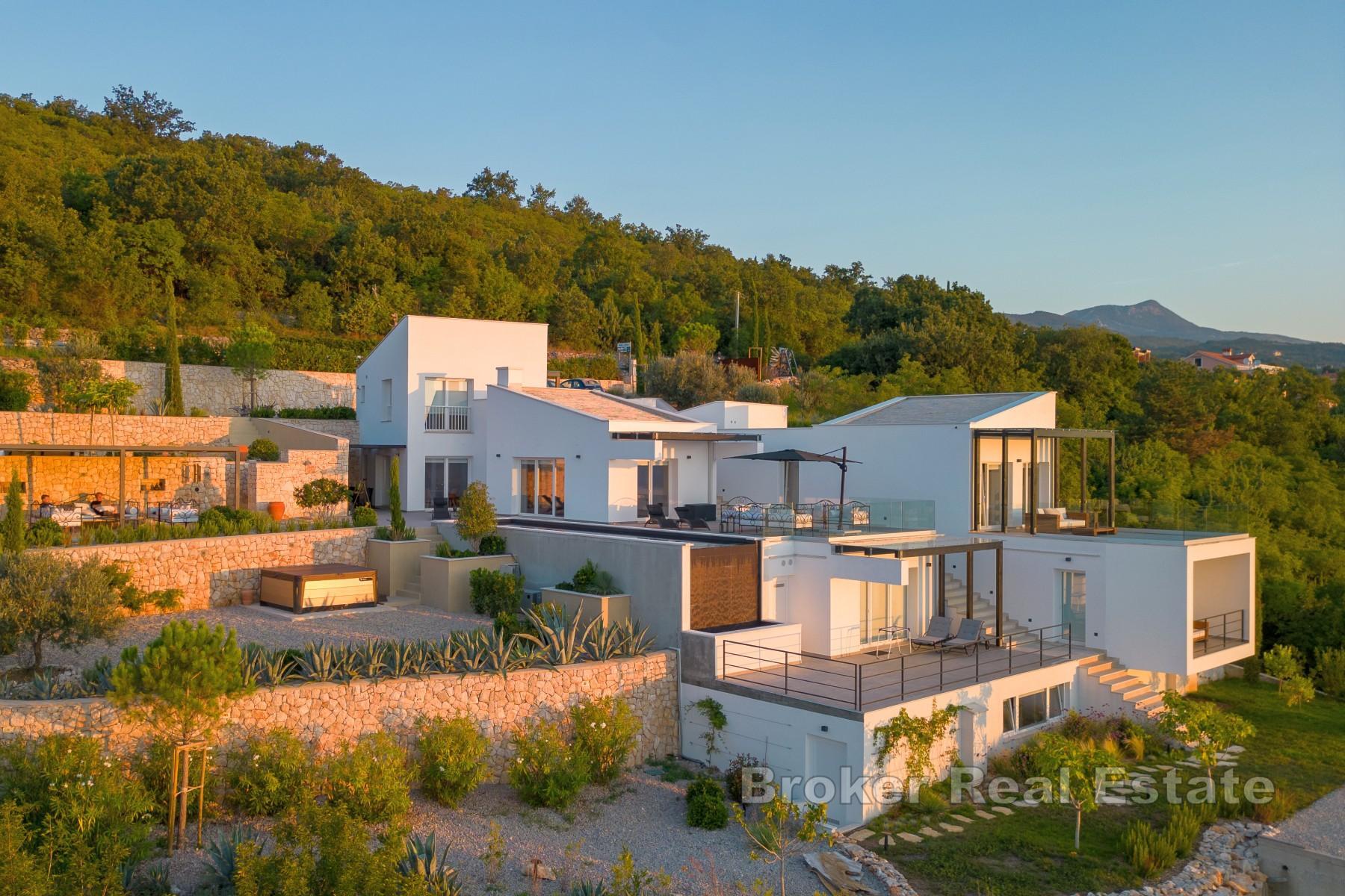 Luksuzna vila na padini s panoramskim pogledom na Kvarner, bazenom i potpunom privatnošću