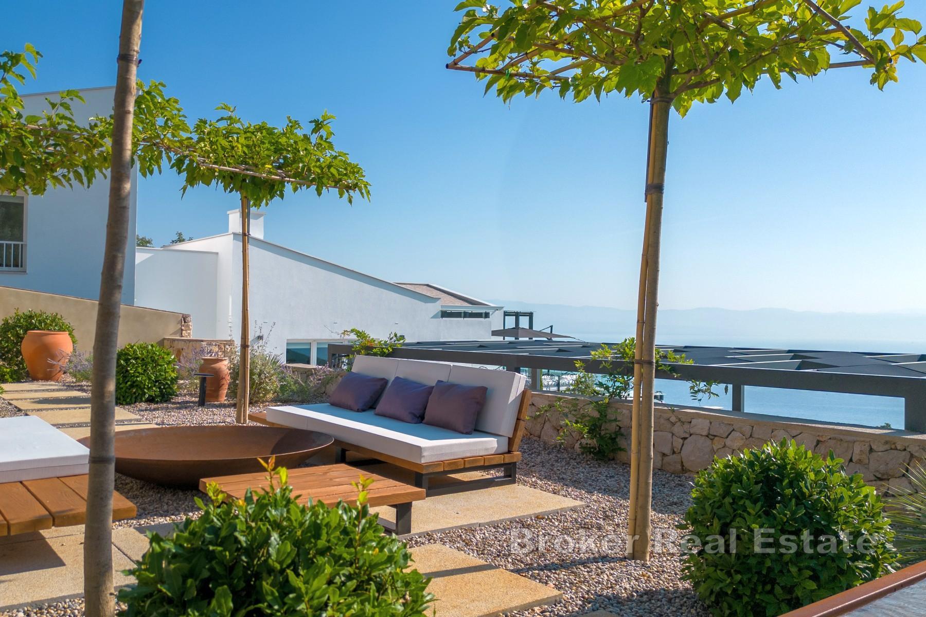 Luksuzna vila na padini s panoramskim pogledom na Kvarner, bazenom i potpunom privatnošću