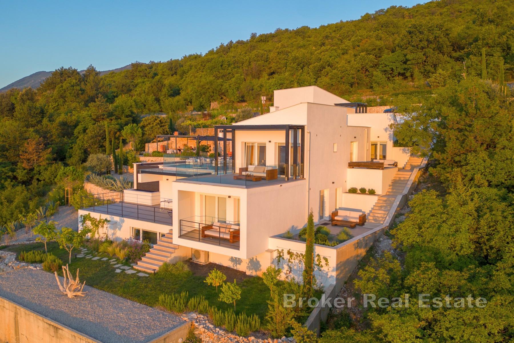 Luksuzna vila na padini s panoramskim pogledom na Kvarner, bazenom i potpunom privatnošću