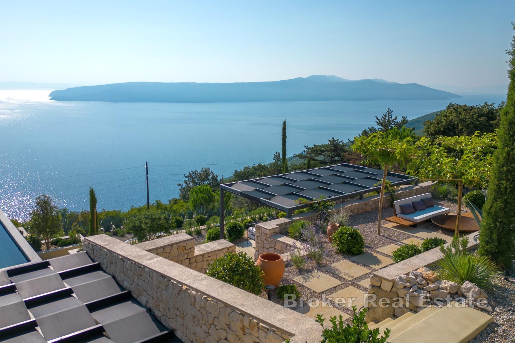 Luksuzna vila na padini s panoramskim pogledom na Kvarner, bazenom i potpunom privatnošću