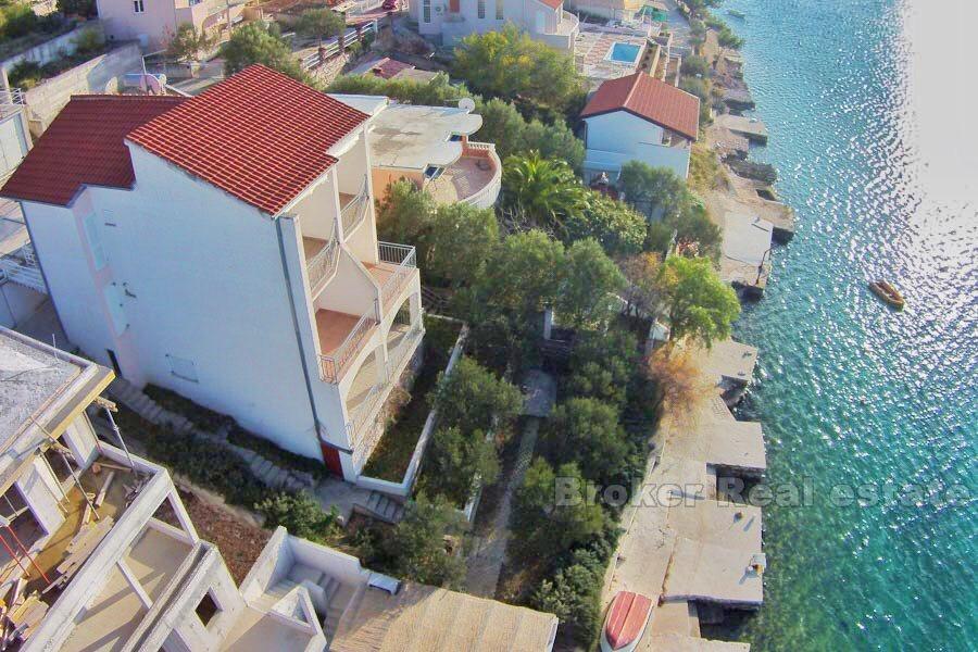 Leilighet hus på første rad til sjøen