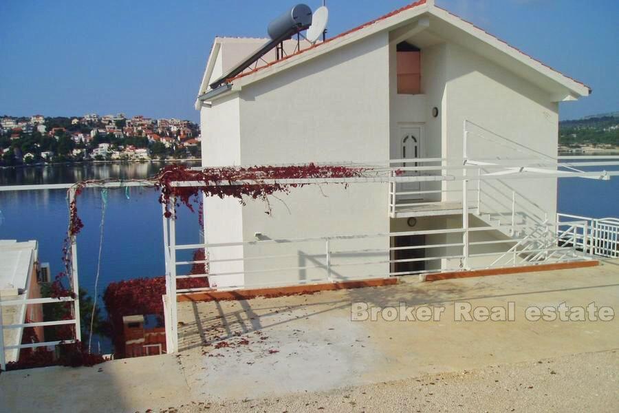 Lägenhet hus på första raden till havet