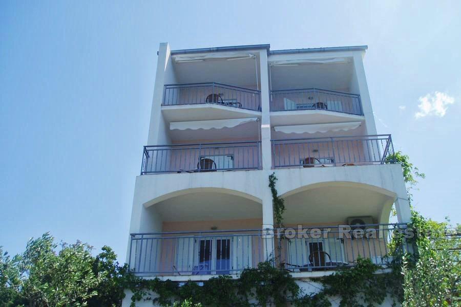 Lägenhet hus på första raden till havet