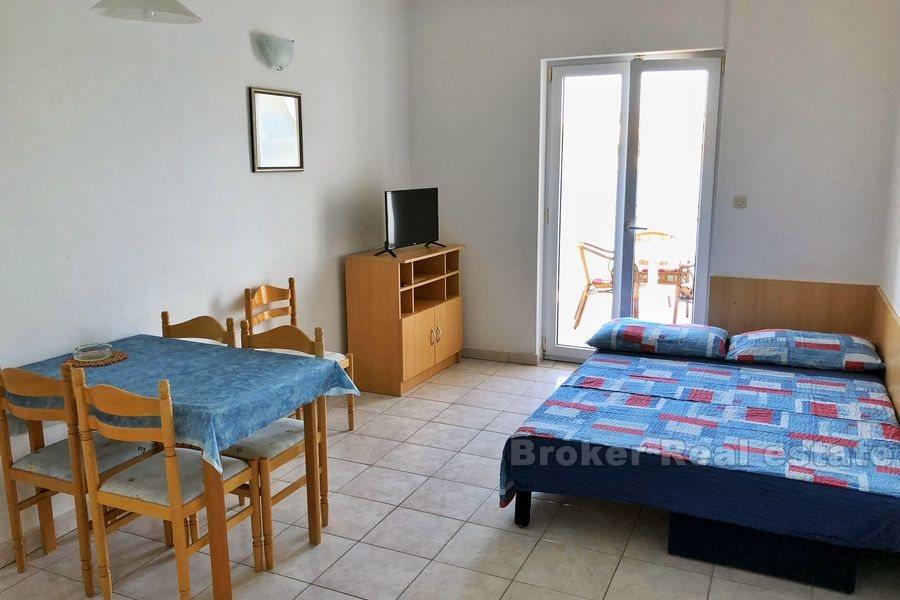 Lägenhet hus på första raden till havet