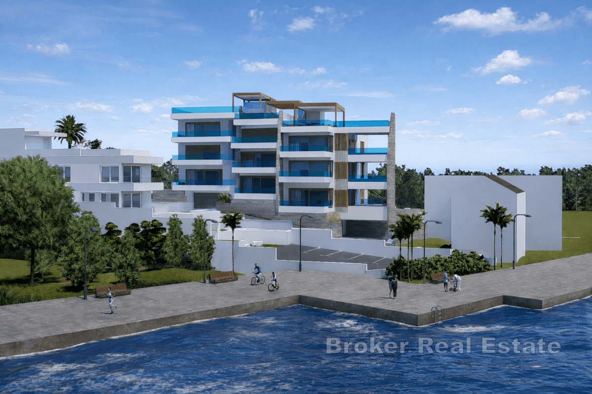 Toppleilighet med basseng og takterrasse - åpen havutsikt