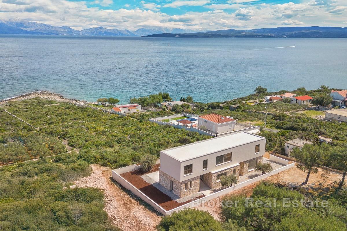 Villa moderna in posizione tranquilla con vista mare aperto