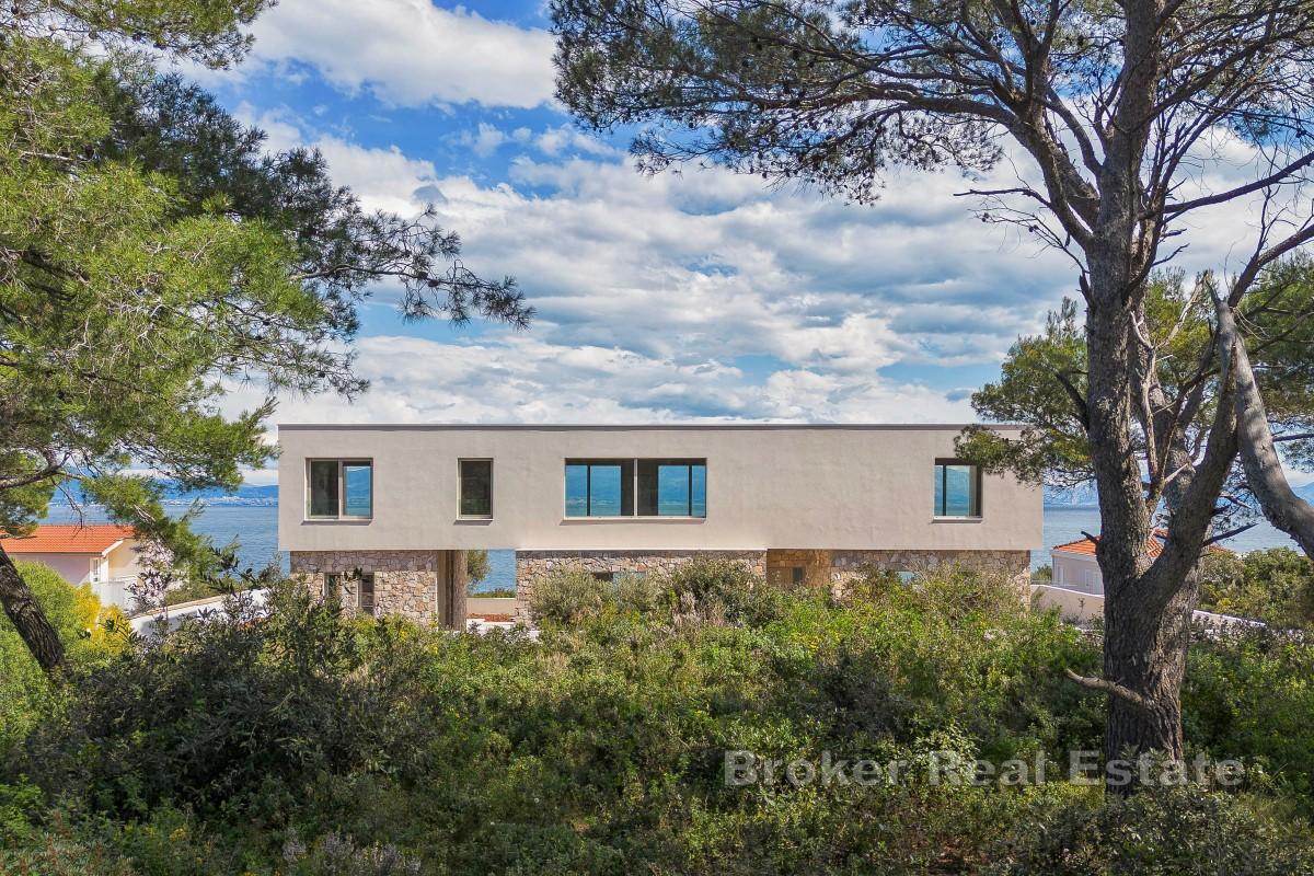 Villa moderna in posizione tranquilla con vista mare aperto