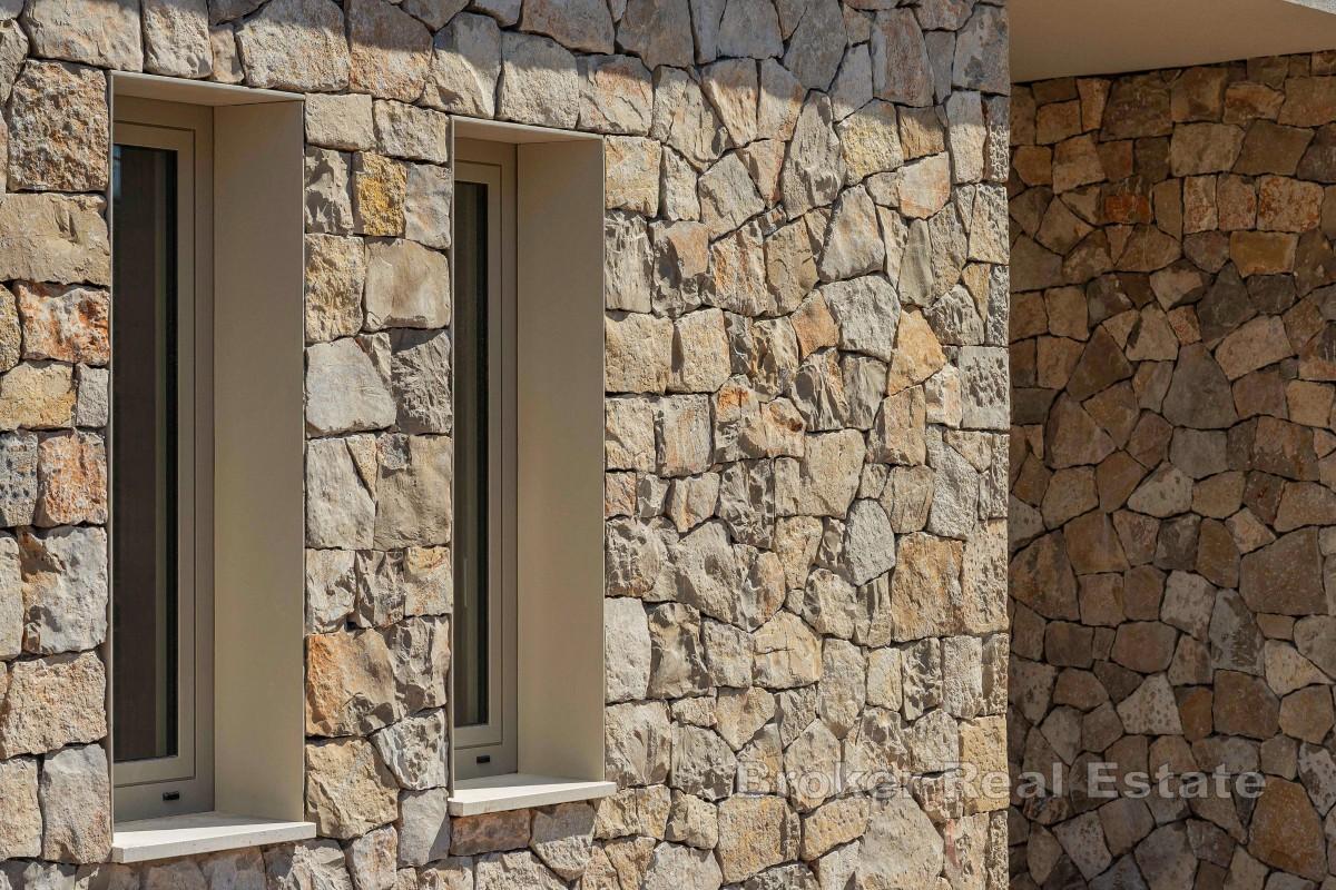 Villa moderna in posizione tranquilla con vista mare aperto