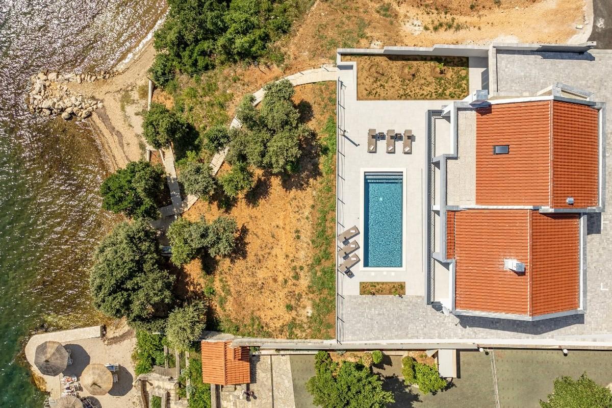 001-2022-498-near-zadar-modern-villa-first-row-to-the-sea-for-sale