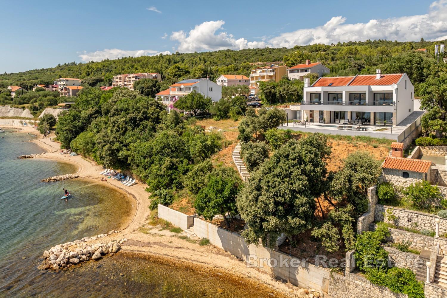 Moderna vila prvi red do mora, s bazenom i direktnim pristupom plaži