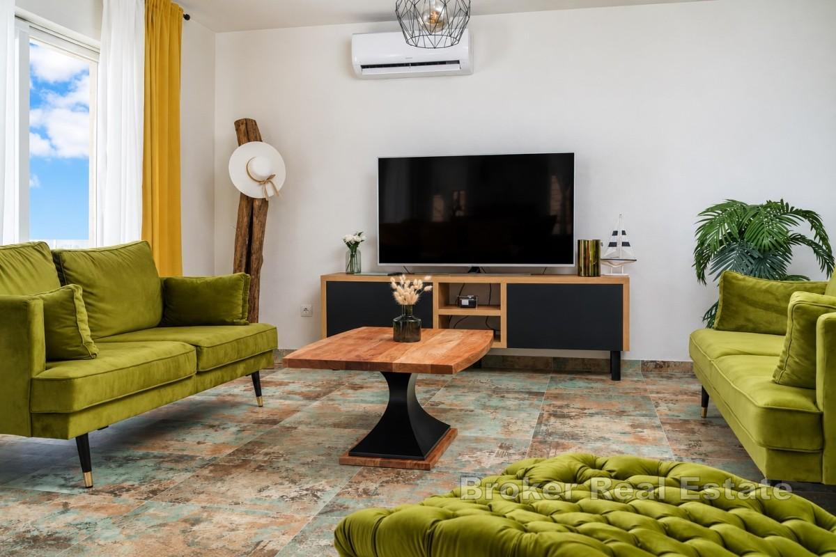 Tenuta privata con due ville moderne con vista panoramica sul mare