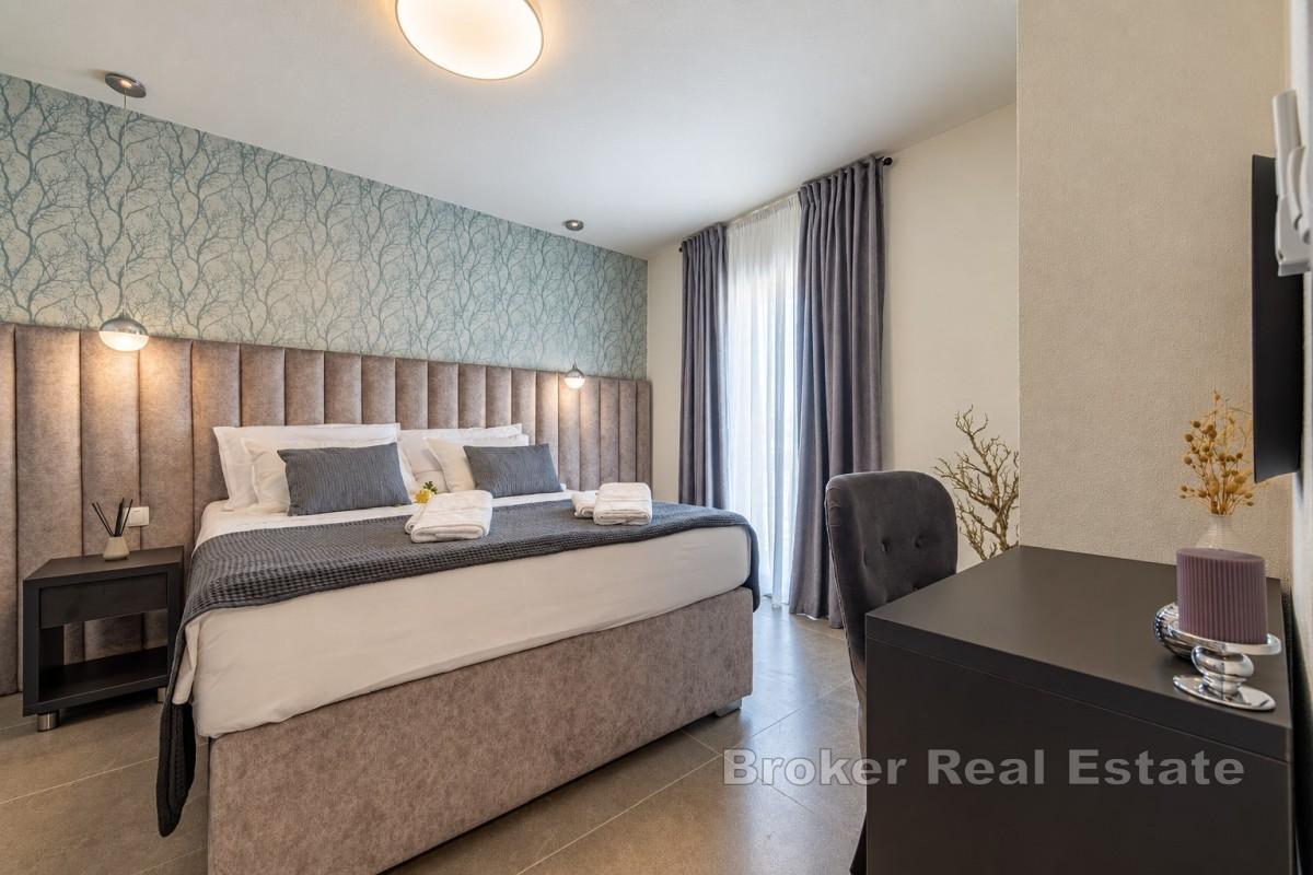 Tenuta privata con due ville moderne con vista panoramica sul mare
