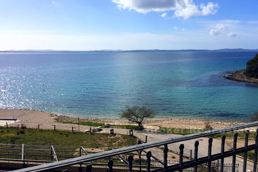 Appartement au premier rang de la mer