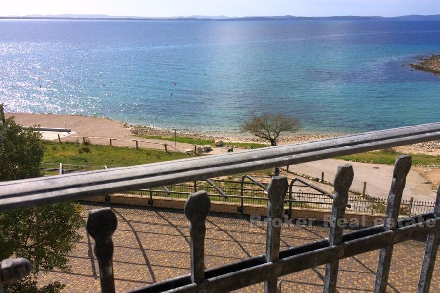 Appartement au premier rang de la mer