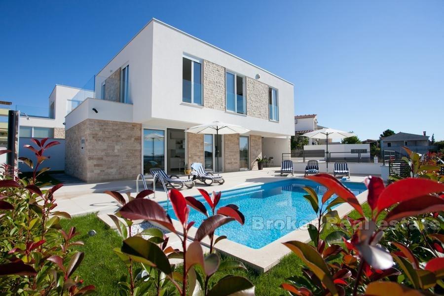 Moderní rodinná vila s bazénem