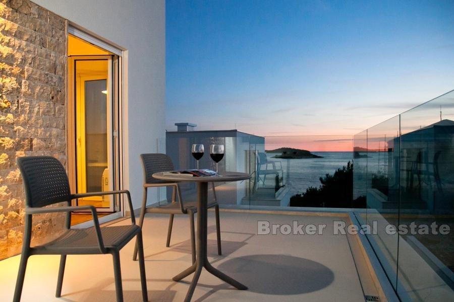 Nowoczesna willa rodzinna z basenem na sprzedaż