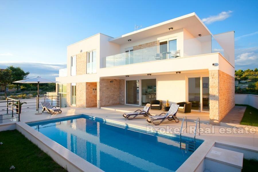 Villa familiale moderne avec piscine à vendre