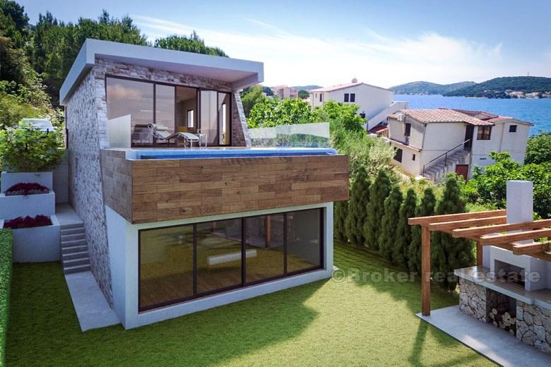 Nybyggd familje villa med pool till salu