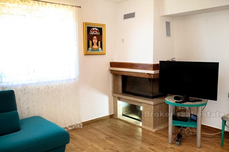 Willa rodzinna z basenem i widokiem na morze