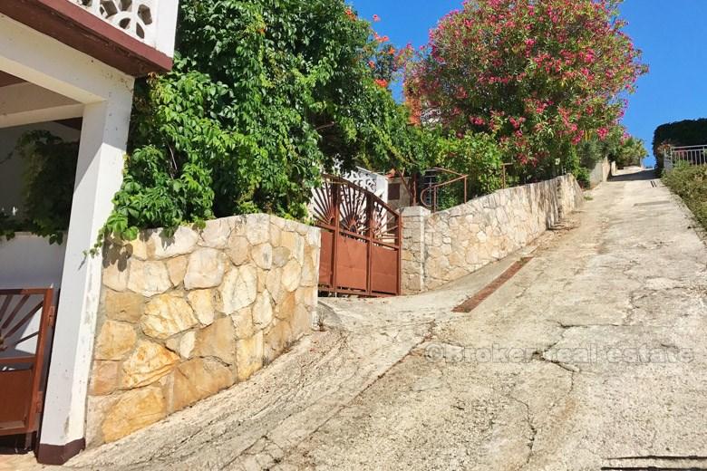 Belle maison avec quelques appartements, près de la mer