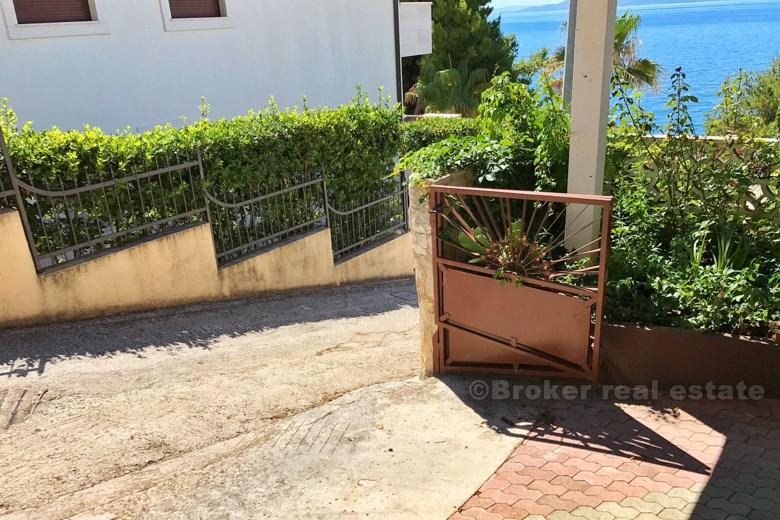 Lovely house with few apartments, near the sea