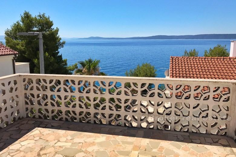 Härligt hus med få lägenheter, nära havet