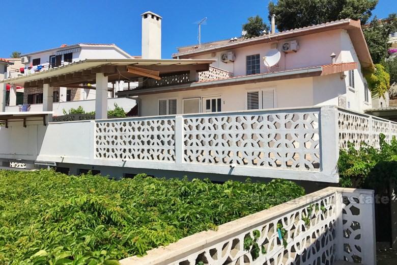 Belle maison avec quelques appartements, près de la mer