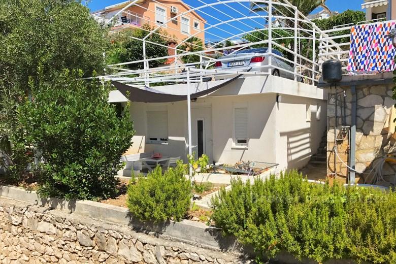 Bella casa con 5 appartamenti con vista sul mare