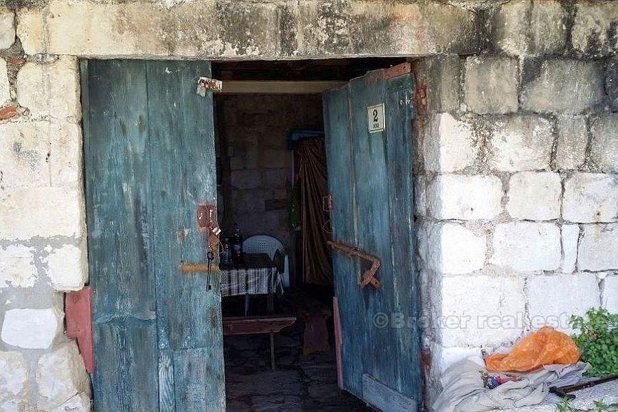 Исключительная недвижимость на продажу на острове Хвар