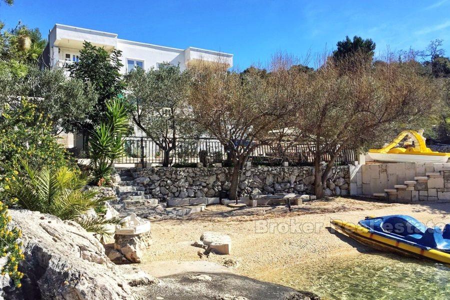 Ausgezeichnete Villa in erster Reihe zum Meer